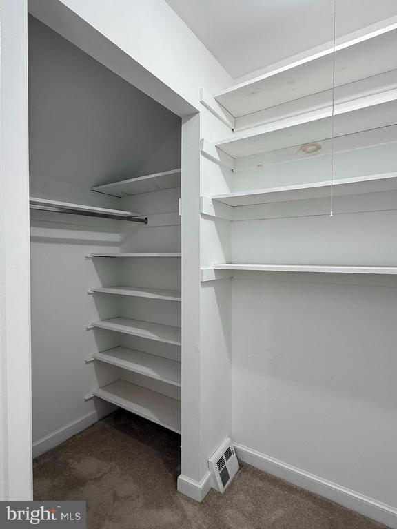 Building Photo - 71 Oak Knoll Dr