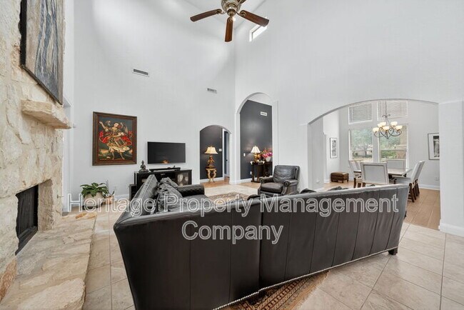 Building Photo - 24915 Estancia Cir