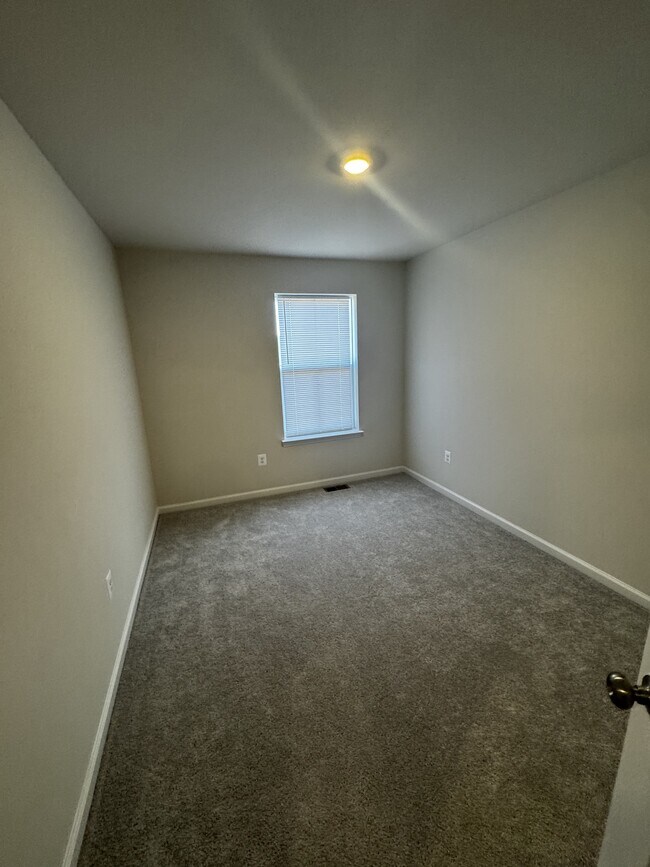 Building Photo - 122 Milburn Dr