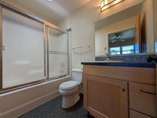 Building Photo - Beautiful 2-Bedroom, 2.5-Bath Condo Near Amazon Park!