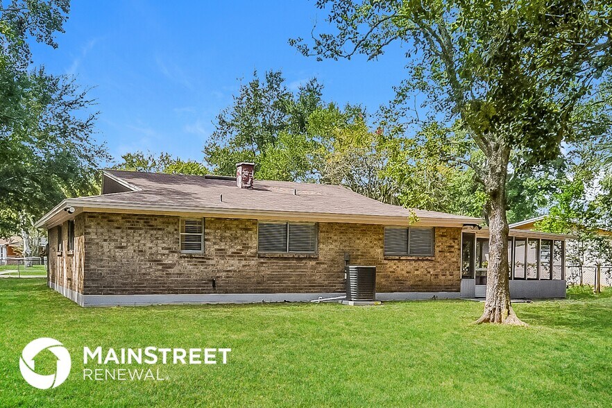 Building Photo - 4425 Jana Ln N