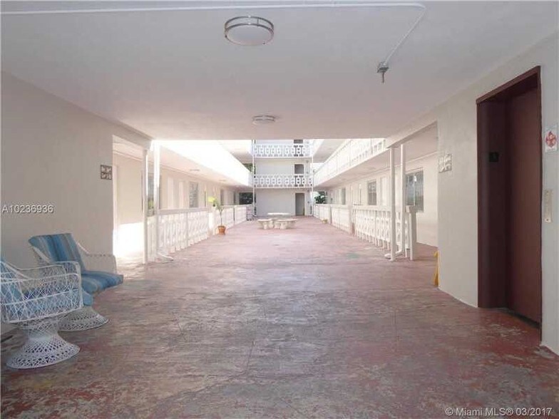 Building Photo - 1725 James Ave