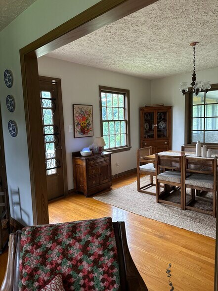 Building Photo - 3616 Riverview Dr