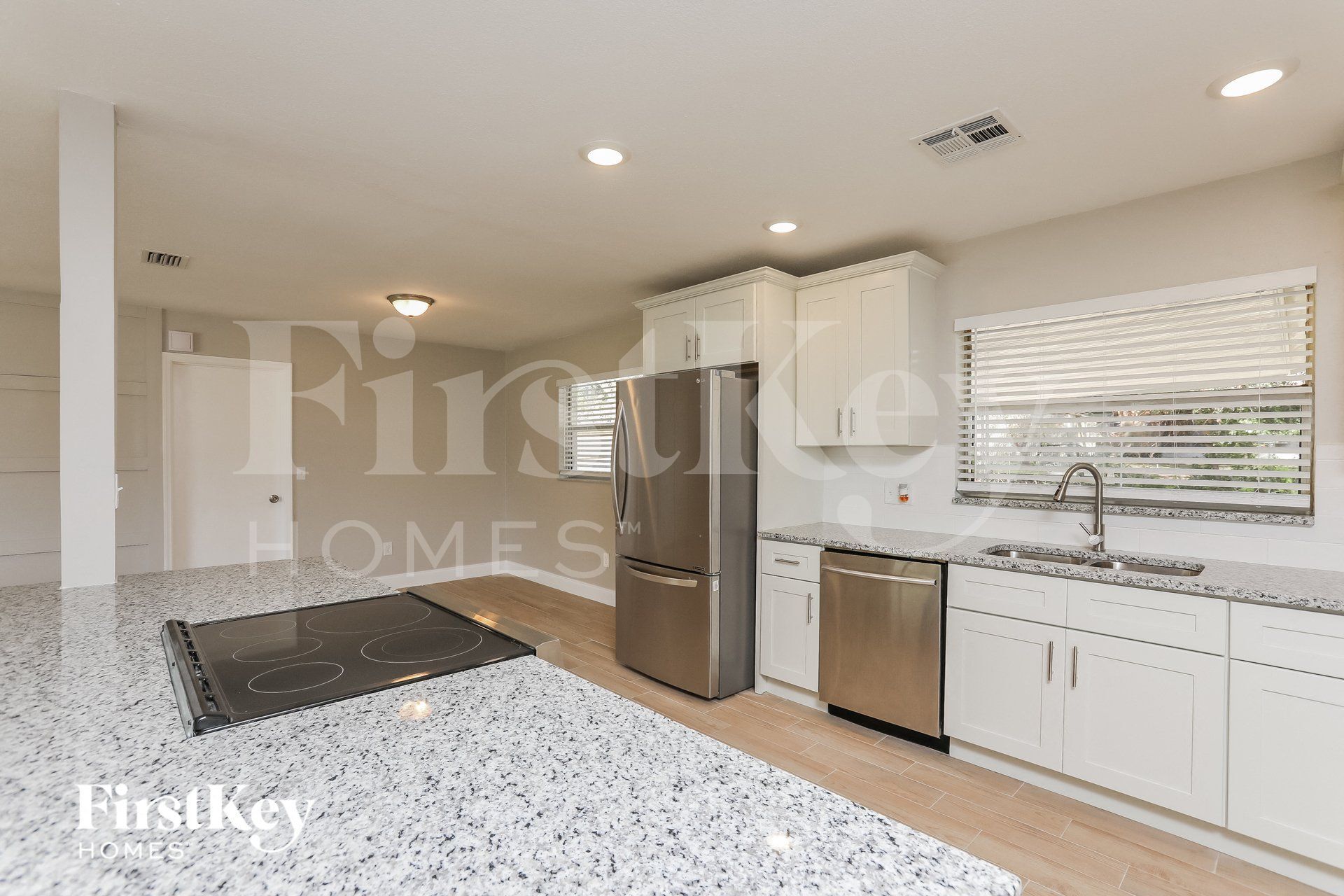 Building Photo - 7033 Crestlake Dr