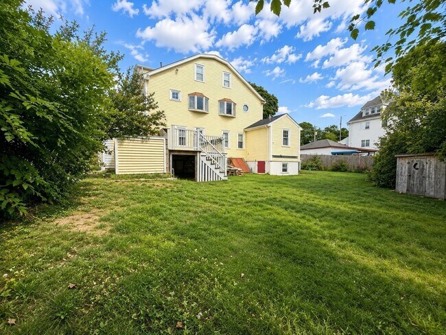 Building Photo - 16 Hazelnut Pl