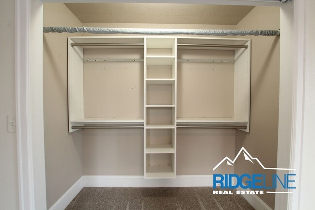 Building Photo - MOVE IN SPECIAL! Large Remodeled Condo with Garage for Lease!