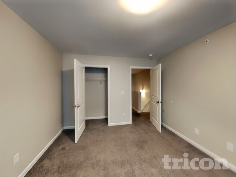 Building Photo - 405 Riverwood Ct
