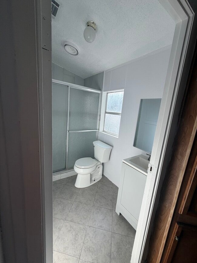 Building Photo - 4222 Live Oak Ln