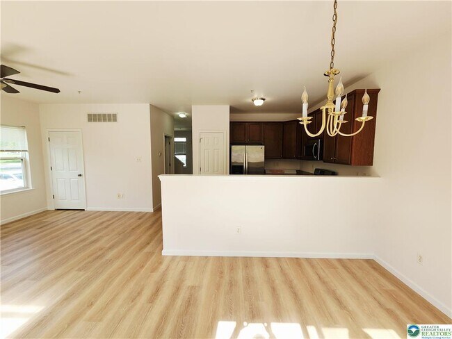 Building Photo - 937 King Way