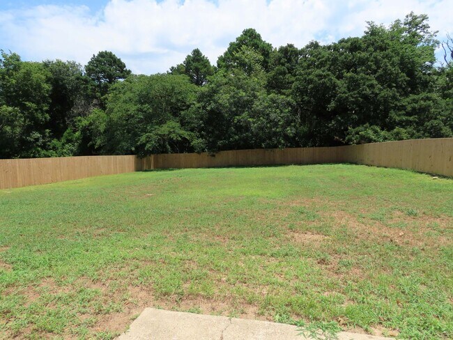 Building Photo - Updated in 2024! Gorgeous 3 Bedroom, 2 Bat...