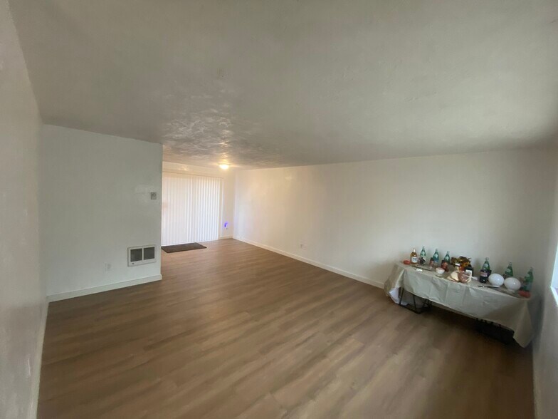 Living Room 1 - 880 N Cloverleaf Loop