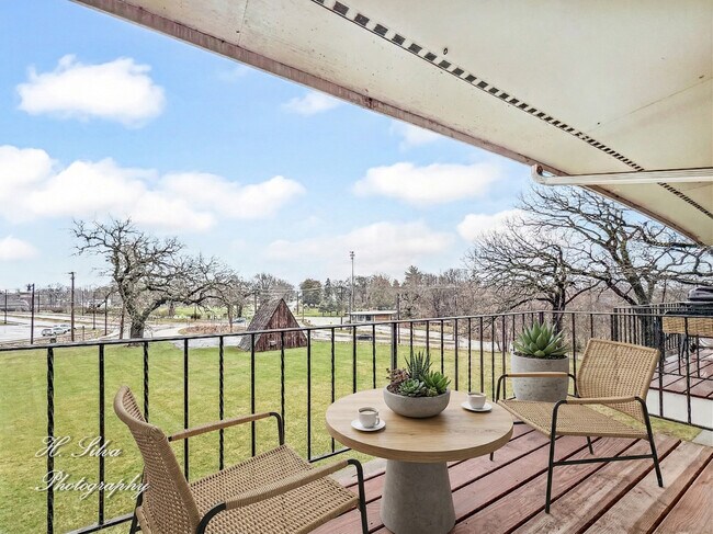 Building Photo - 5 Arrowhead Dr