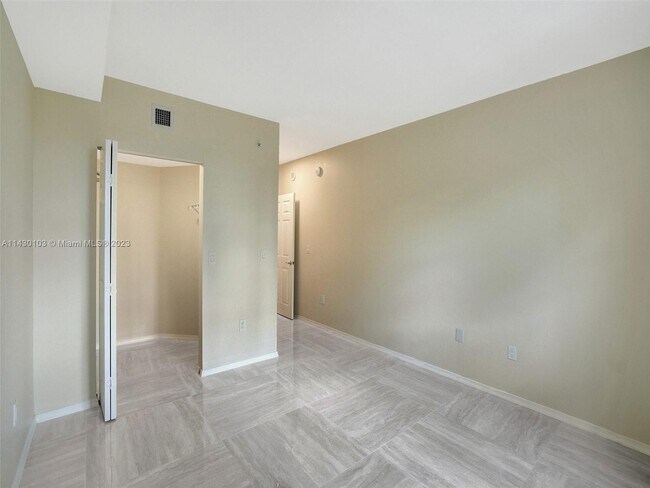Building Photo - 17100 N Bay Rd