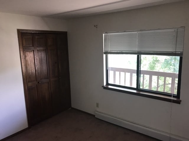 Building Photo - Bright and spacious two Bedroom one Bath, big deck, great location! (34th)