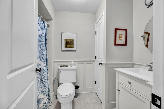 Building Photo - 123 Heritage Vlg