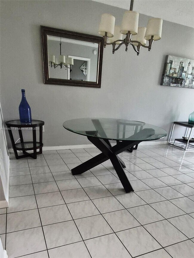 Building Photo - 2905 Point E Dr