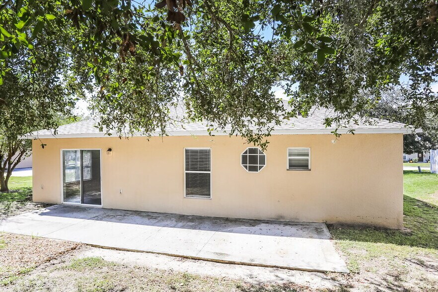 Building Photo - 333 Lake Shepard Dr