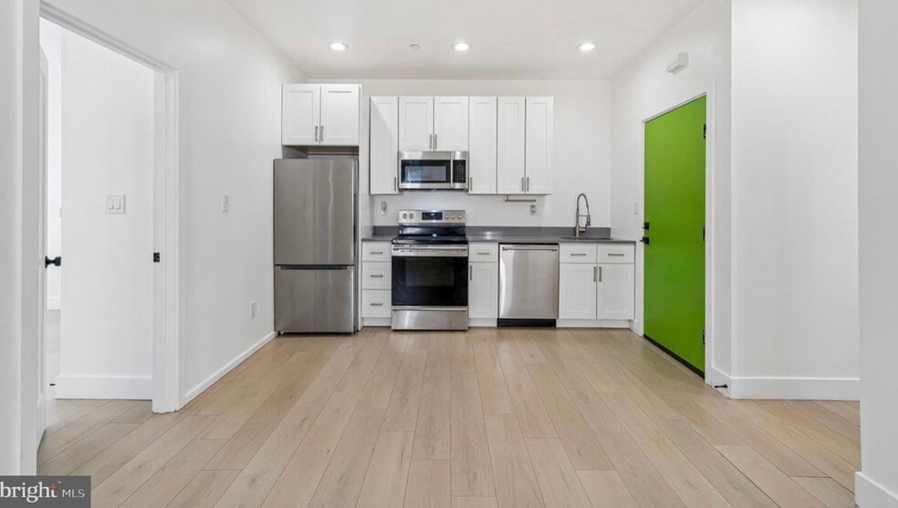 Building Photo - 633 N 64th St