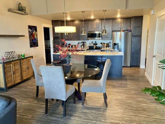 Building Photo - Spacious 3-Bed, 2-Bath Condo in the Desirable Rigden Farm Area