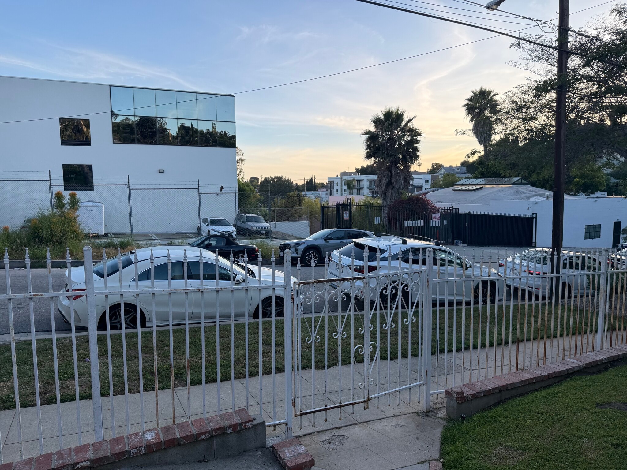 Building Photo - 2113 1/2 Aaron St