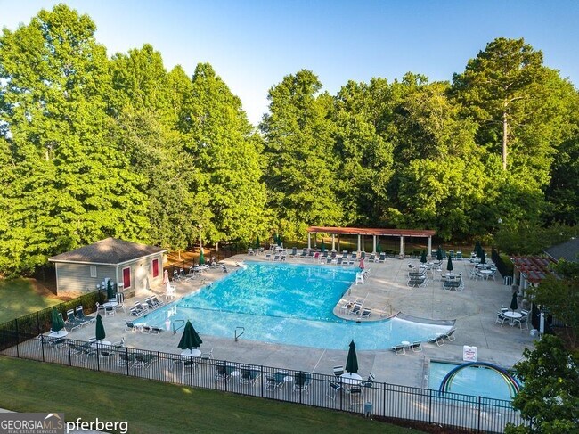 Building Photo - 45 Greenview Dr