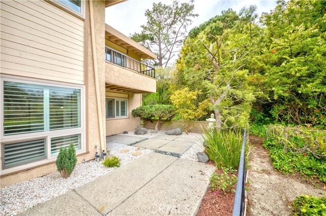 Building Photo - 14 Peartree Ln