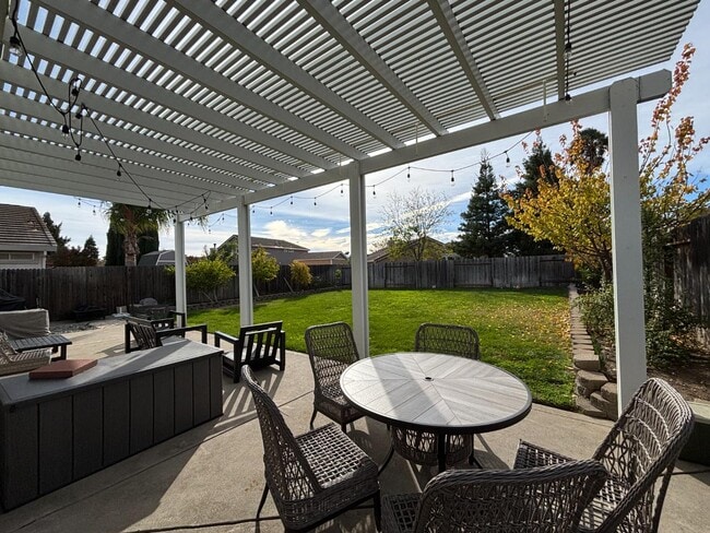 Building Photo - 1012 Freshwater Ct