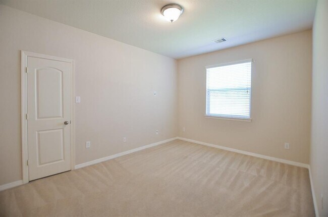 Building Photo - 3807 Broken Pine Ct