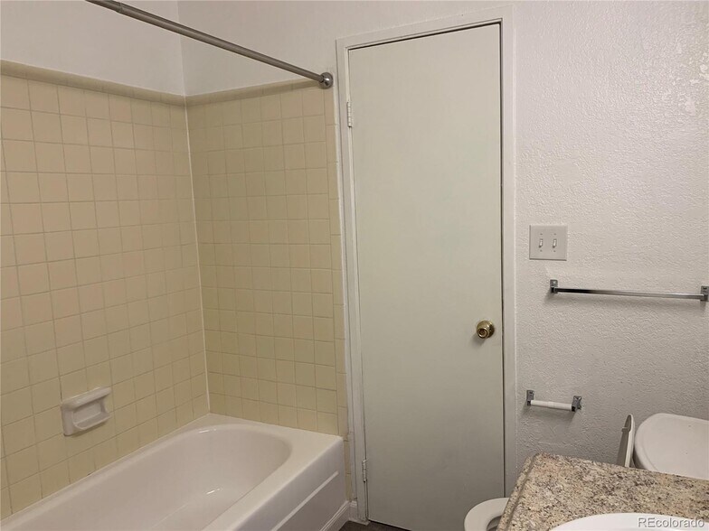 Building Photo - 7625 Quincy E Ave