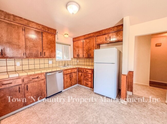 Building Photo - 732 La Mesa Dr