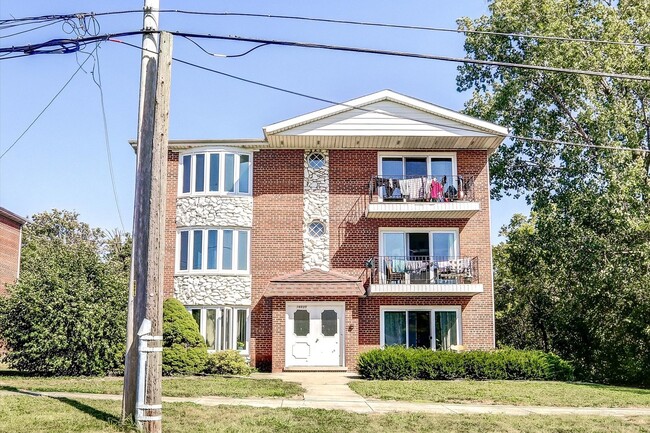 Primary Photo - 16035 Laramie Ave