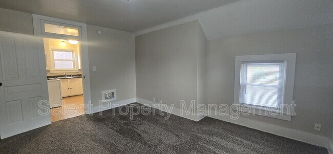Building Photo - 611 1/2 Prospect Ave