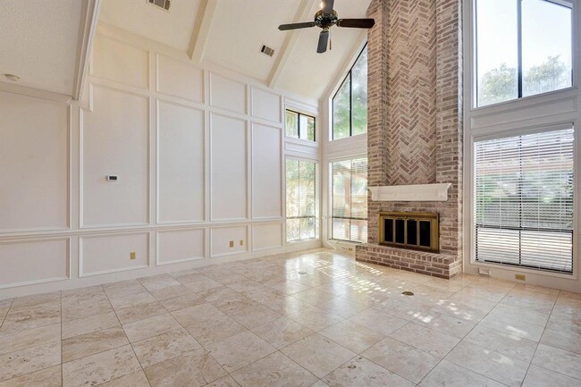 Building Photo - 11743 Riverview Dr