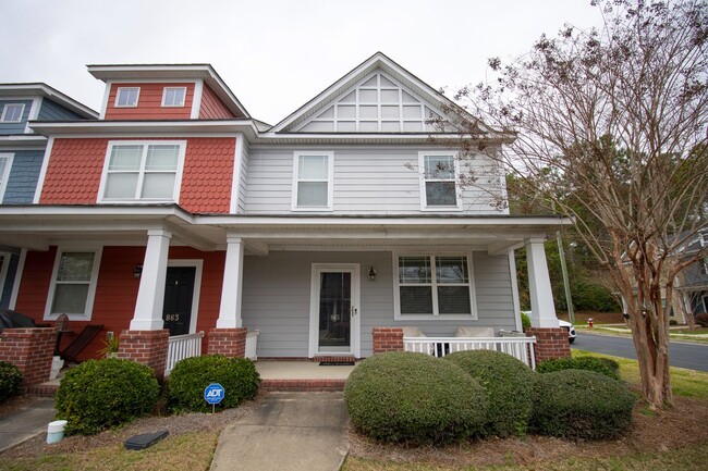 Primary Photo - Hampton Forest Three Bedroom townhome clos...