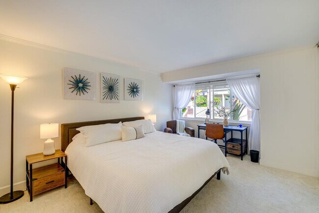 Building Photo - 8540 Via Mallorca Via