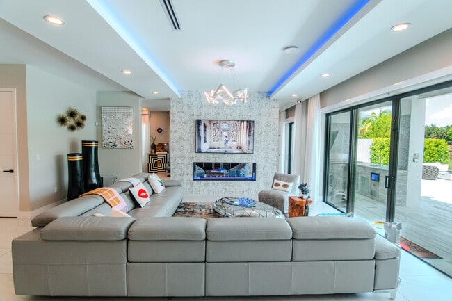 Building Photo - 8305 Fishhawk Falls Ct