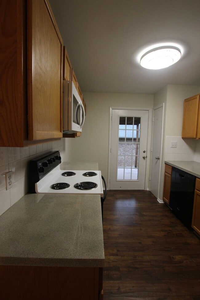 Building Photo - Beautiful 4 bedroom 2 bath home in Whitehouse - Coming Soon!