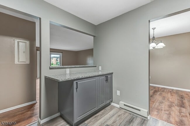 Building Photo - 807 Eves Dr