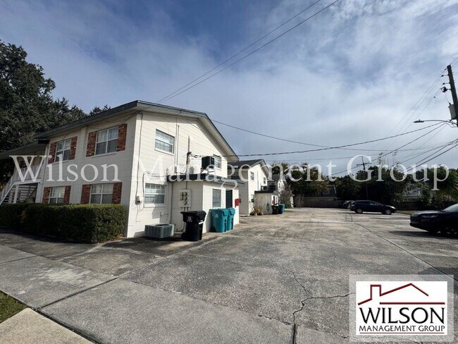 Building Photo - 206 E Yale St