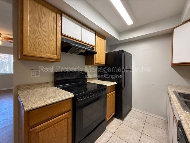 Building Photo - 1336 E Mountain View Rd