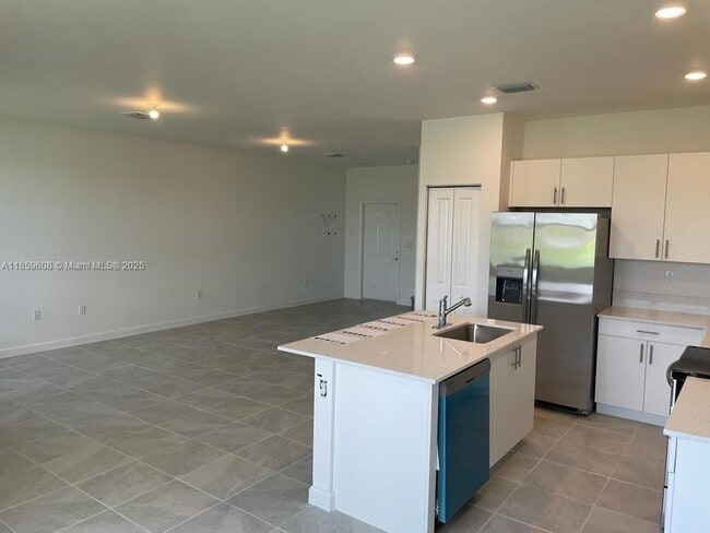 Building Photo - 10007 SW 231st Ln