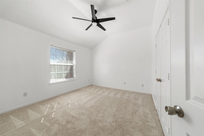 Building Photo - 1922 Lake Grayson Dr