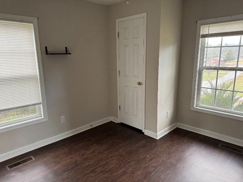 Building Photo - 304 Carol Dr