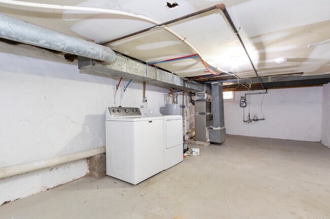 Building Photo - 2711 Oakford St