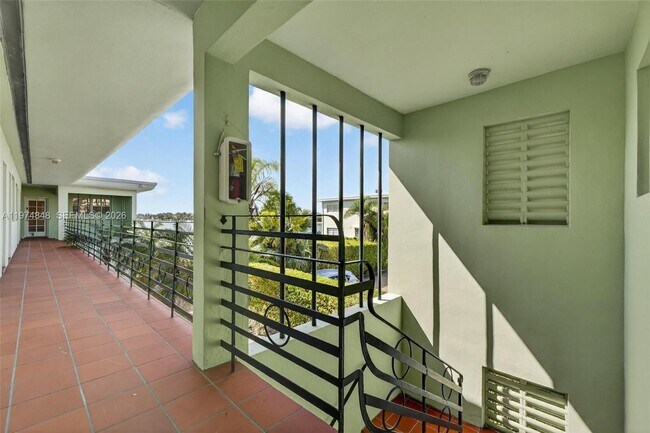 Building Photo - 8600 Byron Ave