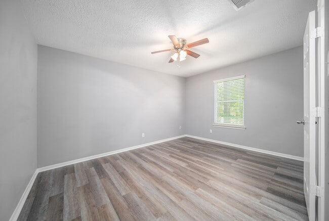 Building Photo - 327 Chateau Woods Pkwy Dr