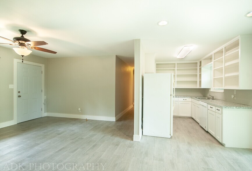 Building Photo - 113 E Bertha St