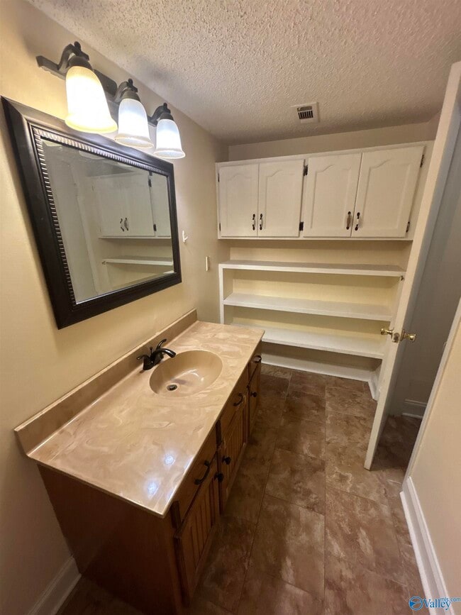 Building Photo - 6620 Willow Pointe Dr NW