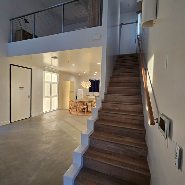 Building Photo - 519 S 6th St