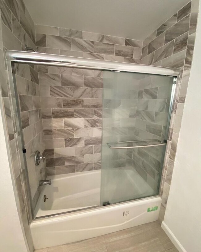 Building Photo - Beautifully Renovated 3+2 Creekside Condo in Calabasas